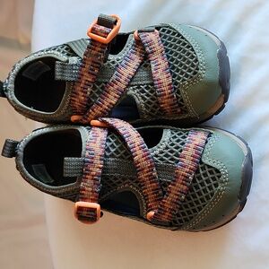 Chaco kids size 11 green and orange hiking sandal
